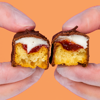 Ketopia Pastelitos rellenos de fresa y crema cubiertos en chocolate 110g - 4 pack