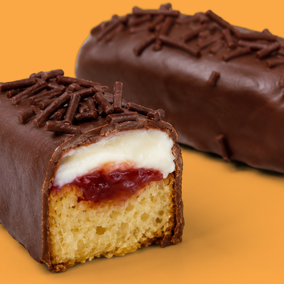 Ketopia Pastelitos rellenos de fresa y crema cubiertos en chocolate 110g - 4 pack